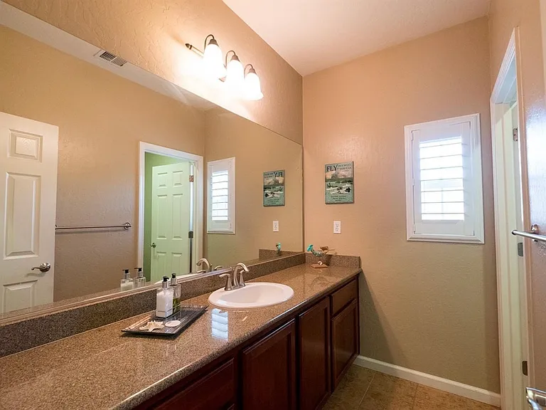 1733 W Dali Way — Photo 15