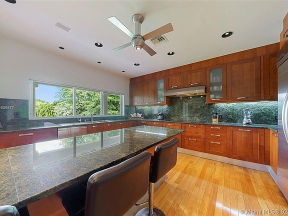 4th image of 5494 NW 94th Doral Pl