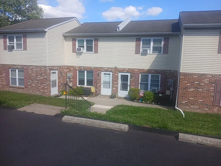 1305 Parkridge Court 6-210 — Photo 2