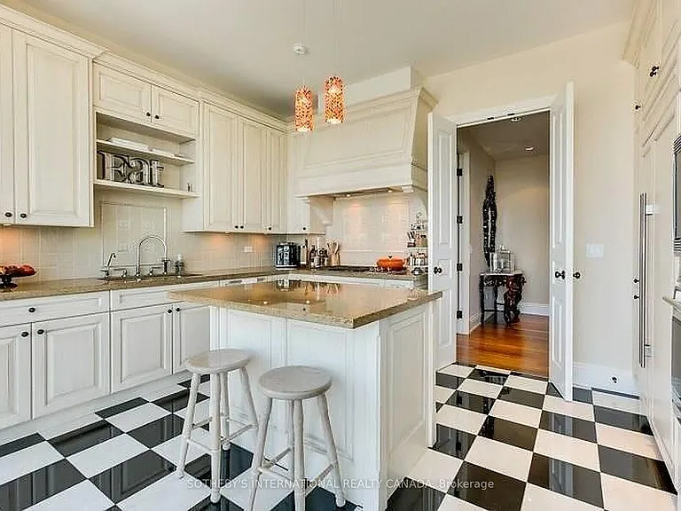 183 Wellington St W #2602 — Photo 8