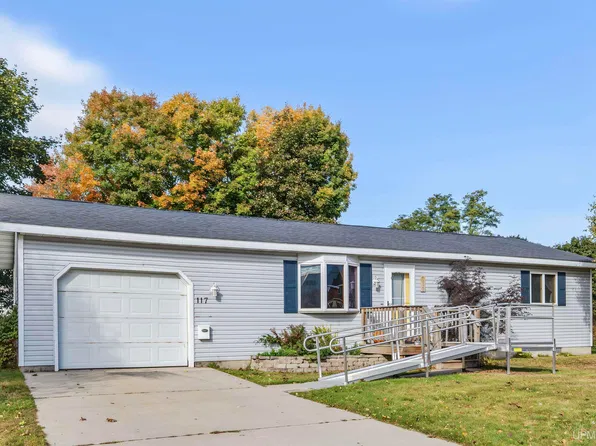 117 N 1st St, Manistique, MI 49854