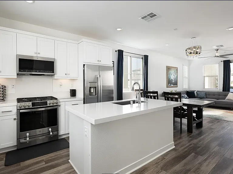 162 Juniper Dr — Photo 1