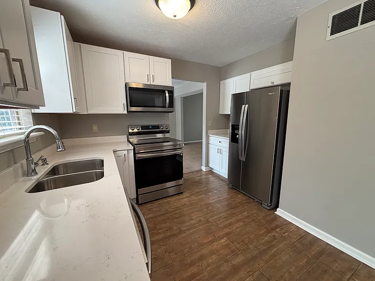 1129 Aqueduct Way — Photo 8