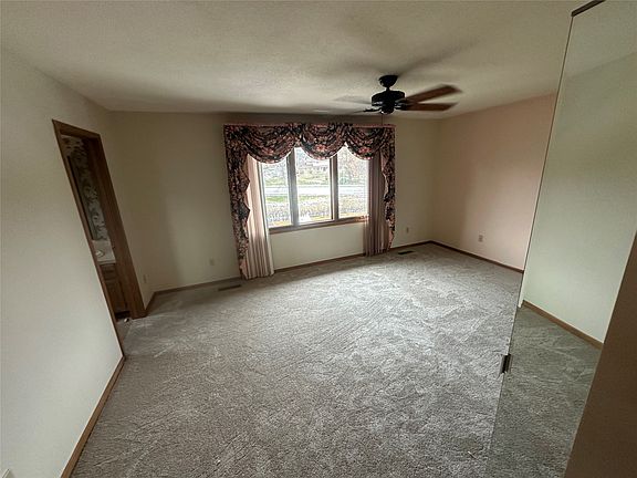 5th image of 521 51st St