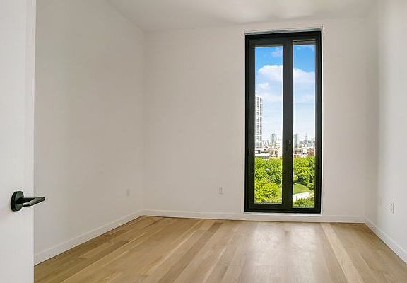 5th image of 329 Broadway #1003A