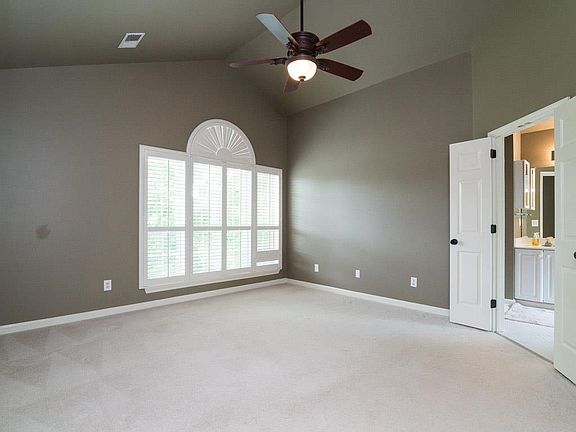 3rd image of 801 Millbrook Cir