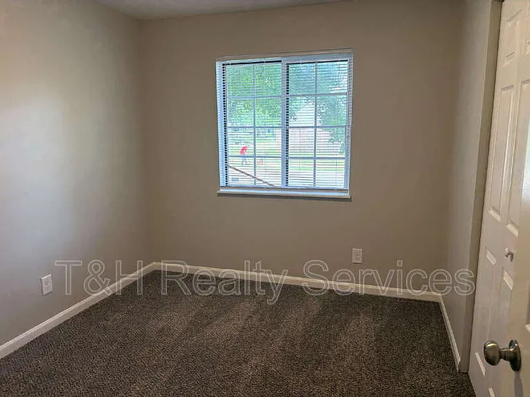 8705 Zephyr Dr — Photo 9