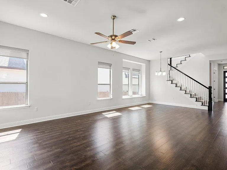 6717 Vicenza Dr — Photo 23