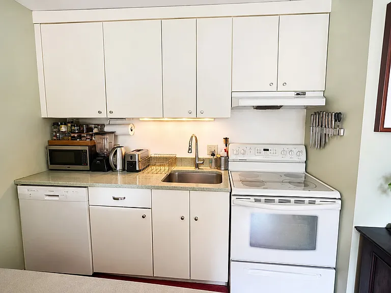 1243 Beacon St #6E — Photo 4