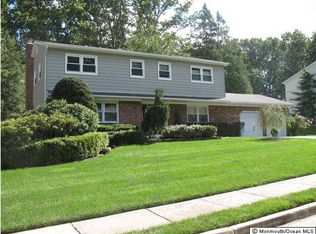 16 Floyd Wyckoff Dr, Morganville, NJ 07751