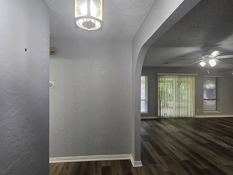 4617 NE Columbia Ave — Photo 4