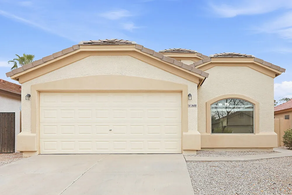 3 bed, 2.0 bath, 1632 sqft, $1,965 — Photo 1