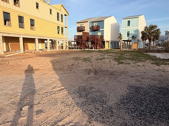 2nd image of 111 38th St