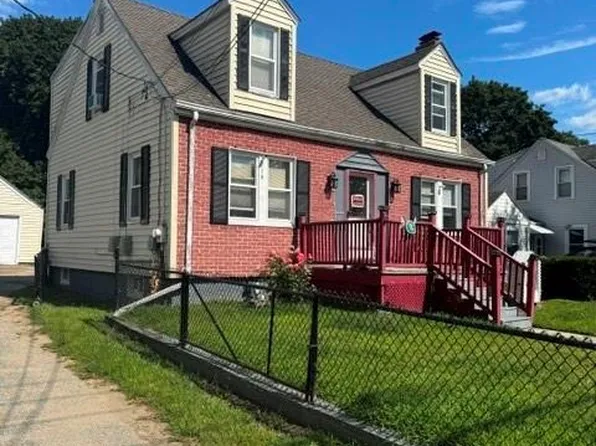 2000 Mendon Rd, Woonsocket, RI 02895