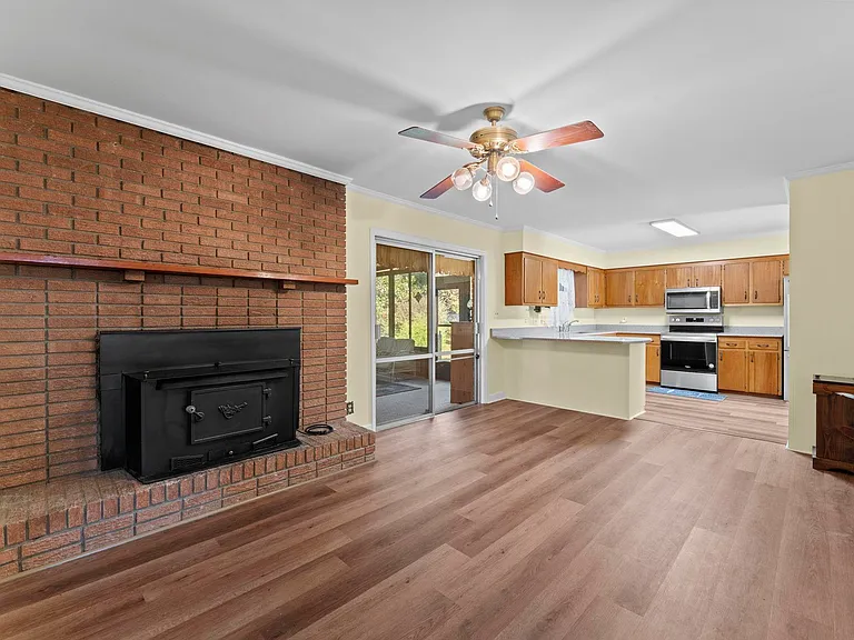 1115 Gardendale Dr — Photo 14