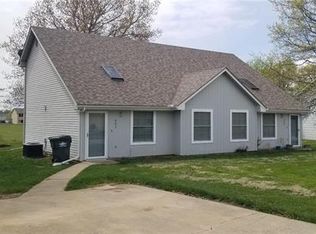 301 & 303 N 9th St, Louisburg, KS 66053