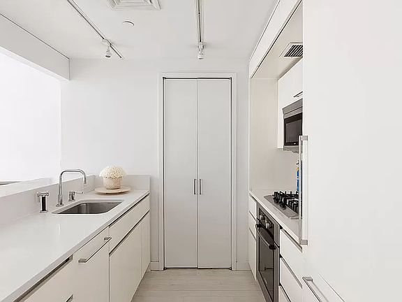 4th image of 50 Franklin St APT 5B