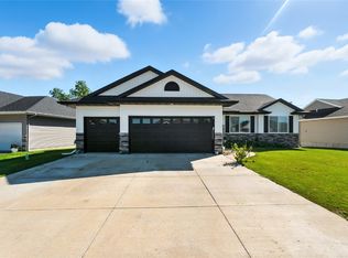 2126 Snapdragon Cir SW, Cedar Rapids, IA 52404