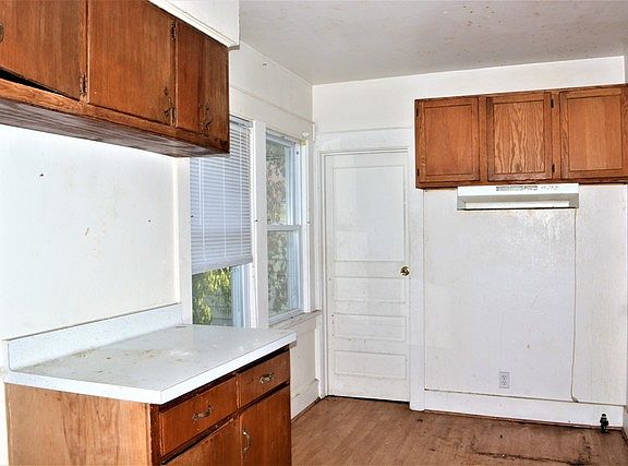 4th image of 2220 Grant Ave