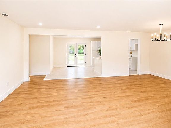 4th image of 1108 Chalet Dr E