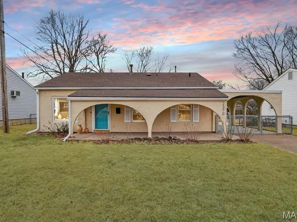 2370 Hawthorne Manor Dr, Florissant, MO 63031