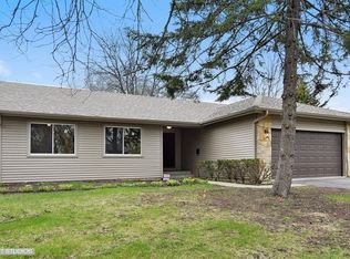 60 E Country Club Ct, Palatine, IL 60067