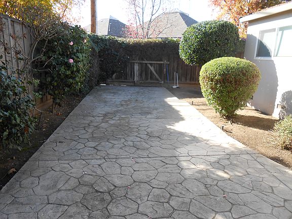 5th image of 1448 Courtyard Drive #1