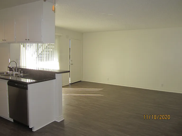 Westbay Apartments — Photo 38