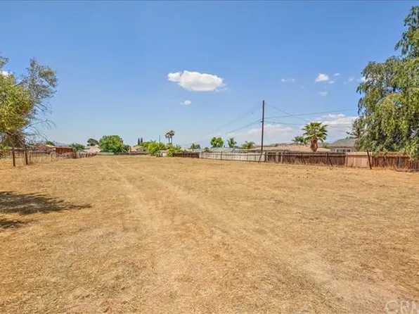 12682 8th St, Yucaipa, CA 92399