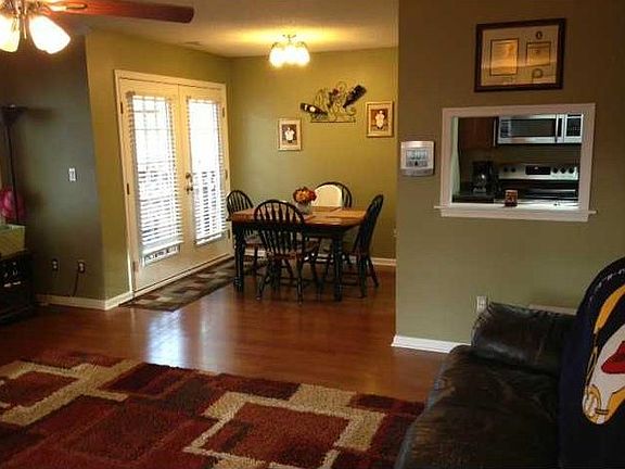 4th image of 936 Saint Andrews Reach APT D
