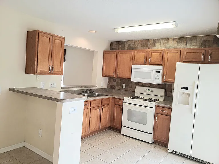 10310 Lakeside Vista Dr — Photo 6