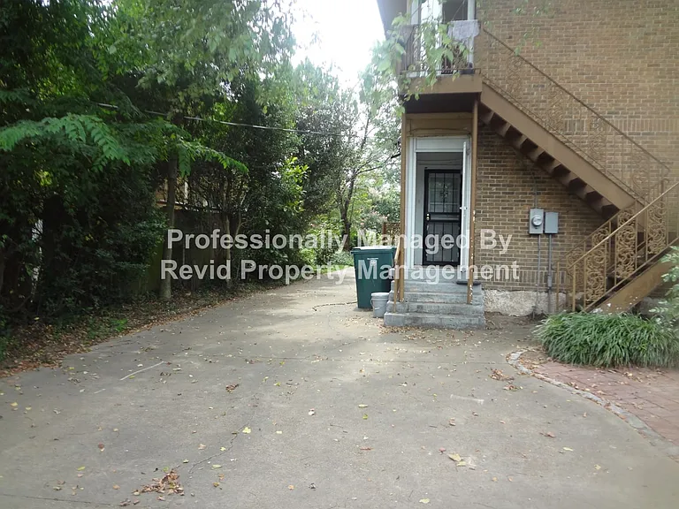 Quaint 1 Bed/1 Bath Apartment — Photo 23