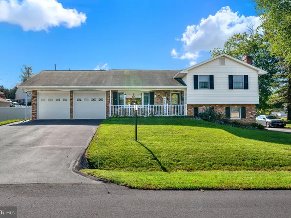 22115 Pikeside Dr, Smithsburg, MD 21783