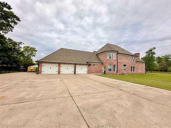 2nd image of 710 Kingswood Rd
