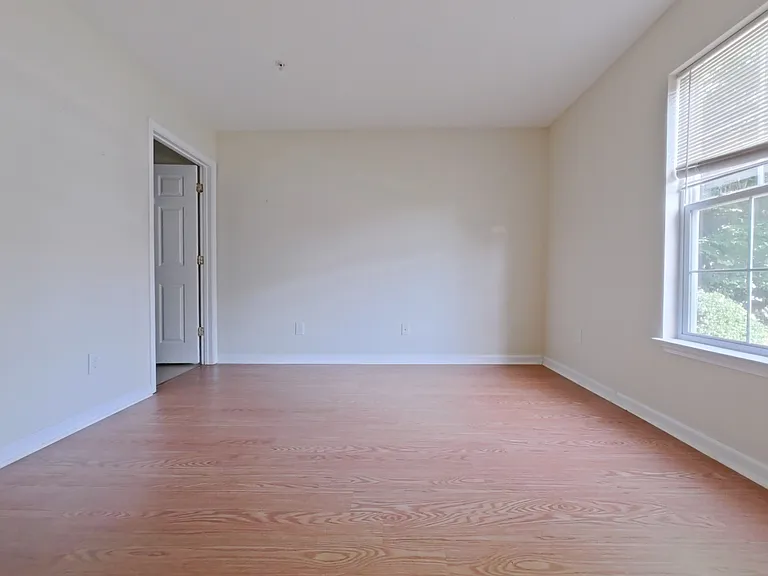 905 Hanahan Ct #1B — Photo 17