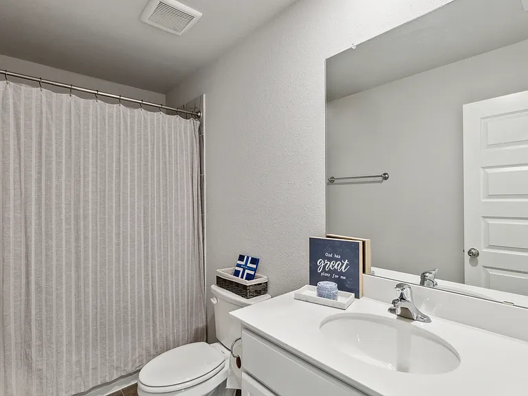 1424 Bellaire St — Photo 11