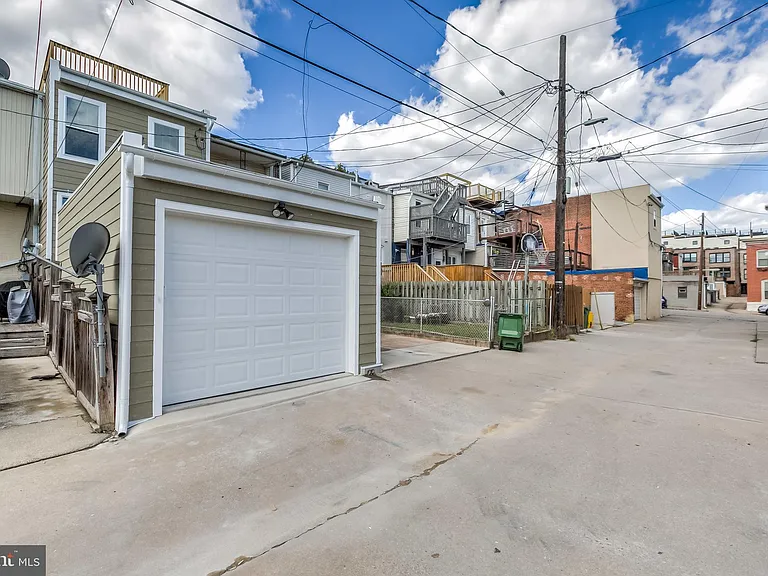 715 S Conkling St — Photo 40