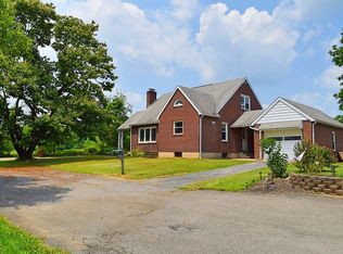 1121 Fairyland Rd, Lehighton, PA 18235