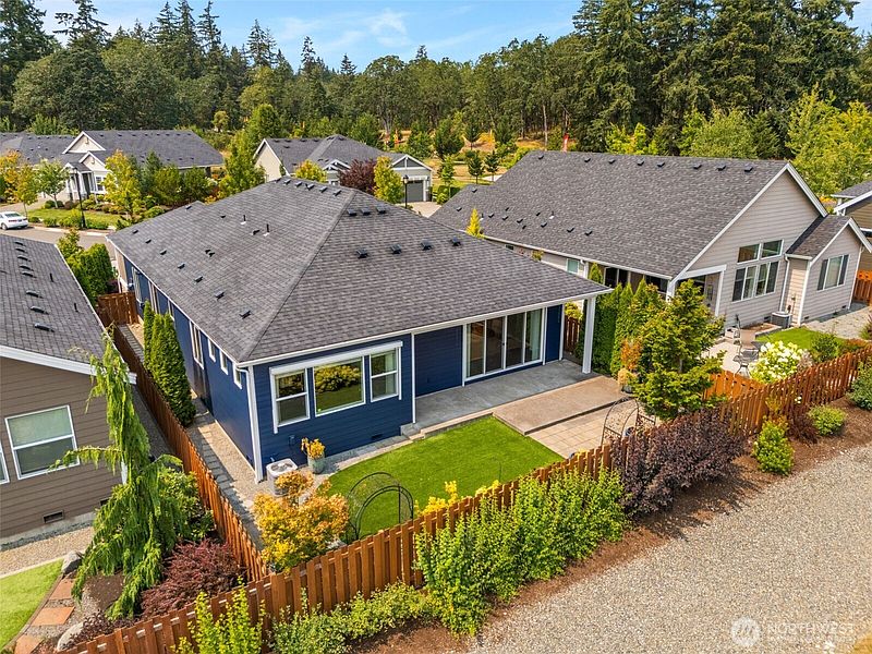 4th image of 3732 Eagledale Court SE
