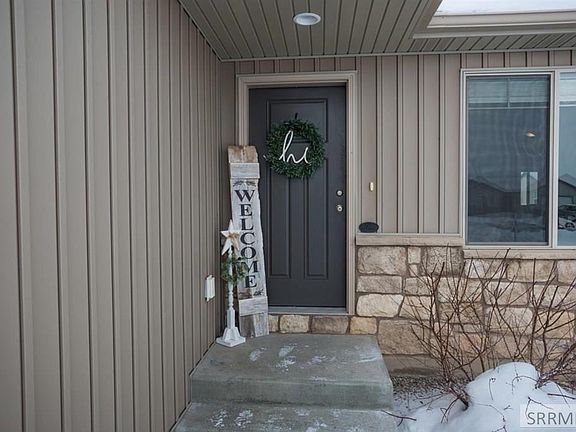 3rd image of 2333 N Roy Dr