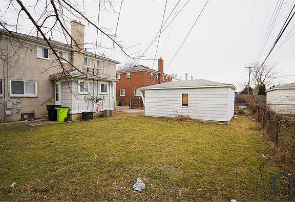 3rd image of 26154 Pinehurst St