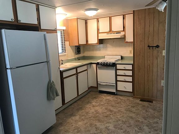 3rd image of 1632 Alder Cir