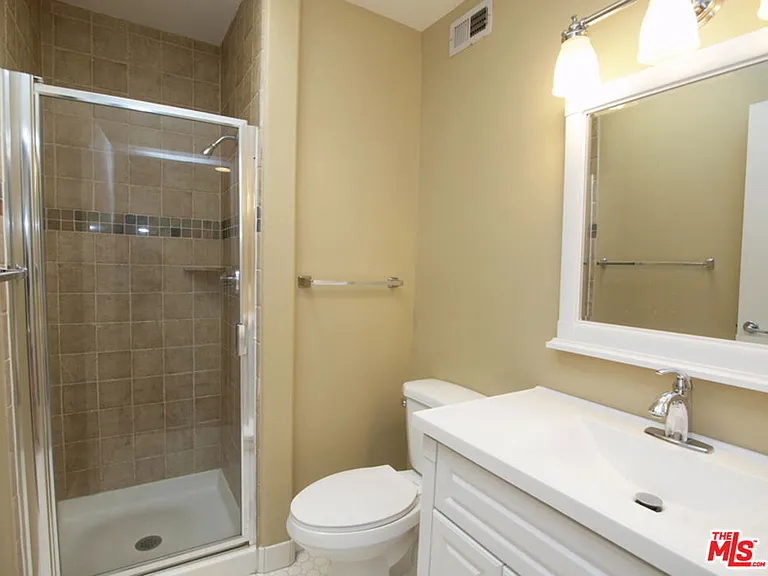 10627 Moorpark St #4 — Photo 14