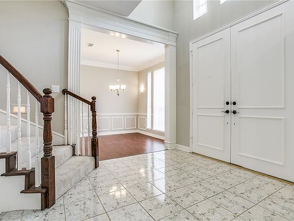 5th image of 5000 Albany Dr