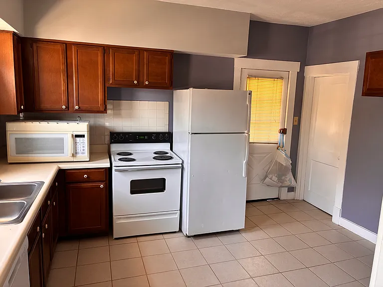 205 E Chestnut St — Photo 9