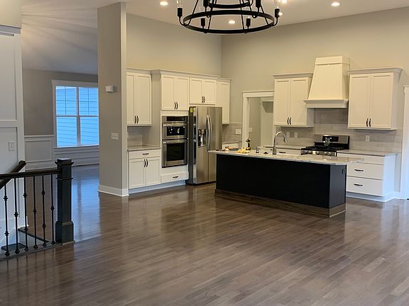 2nd image of 841 Royal Oak Dr