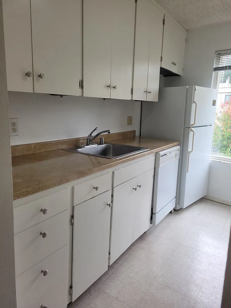 Ravenna Place Apartments — Photo 4