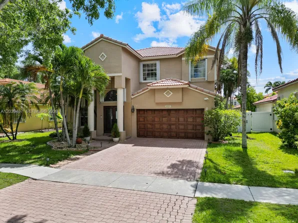 1021 NW 185th Ter, Pembroke Pines, FL 33029