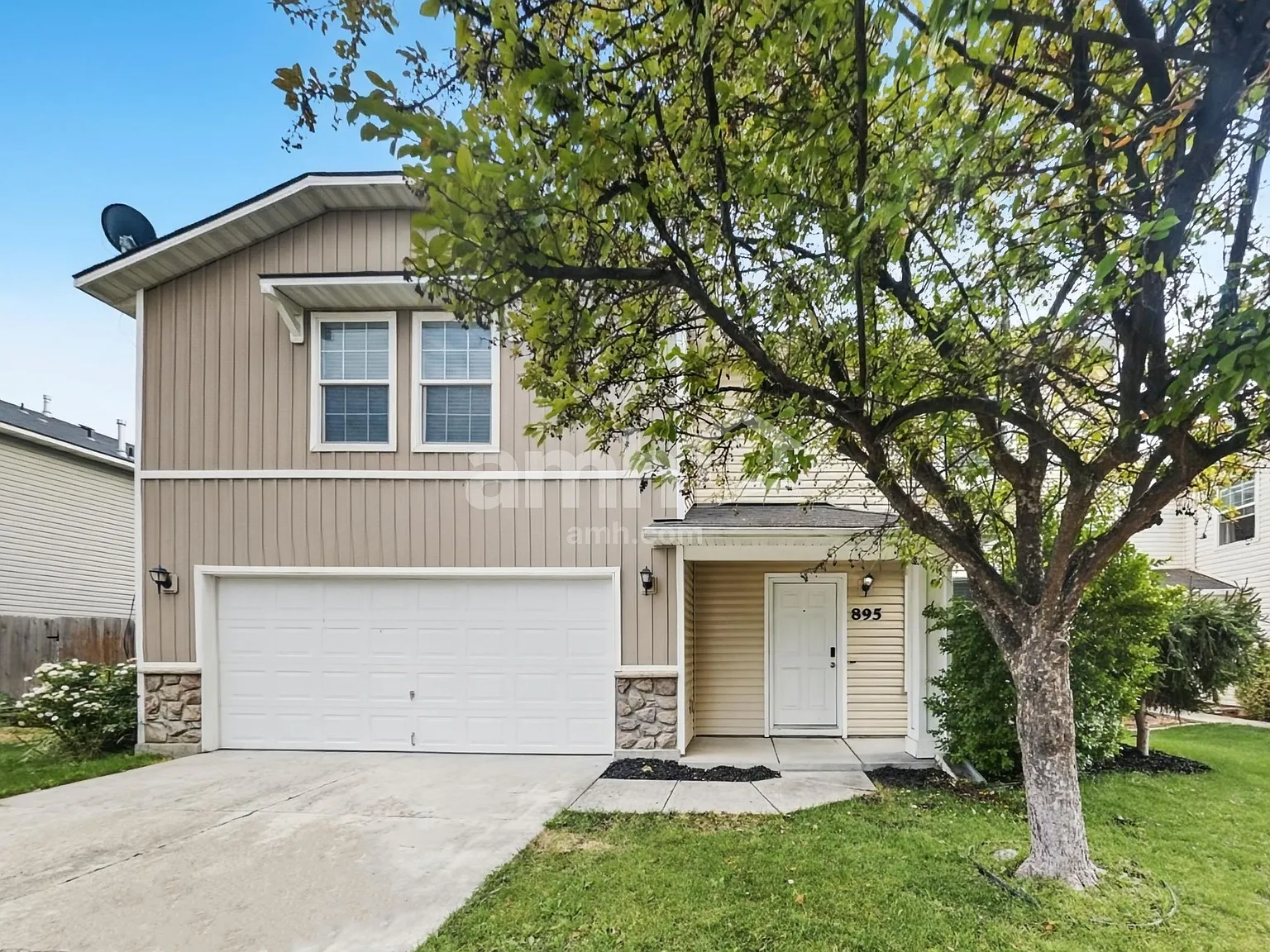 4 bed, 2.5 bath, 2115 sqft, $2,615 — Photo 1
