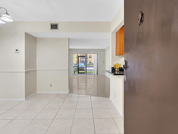 2nd image of 470 NW 20th St